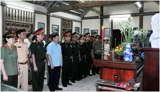 Đồng chí phó bí thư tỉnh ủy, Chủ tịch UBND Tỉnh tiếp và làm việc với ban liên lạc.