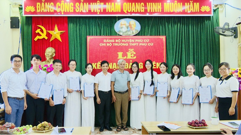 Hưng Yên: Chú trọng công tác phát triển đảng viên trong học sinh, sinh viên