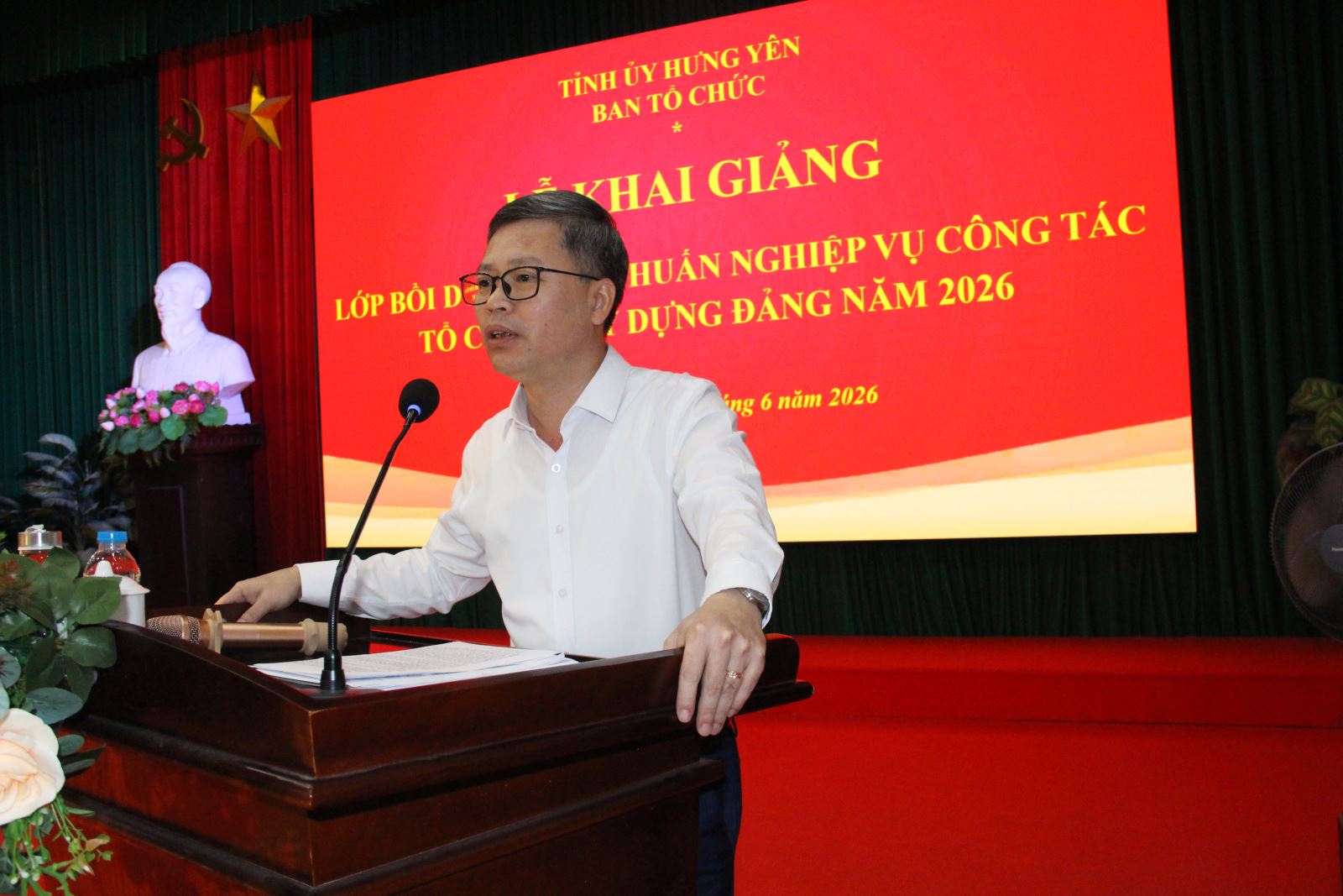 Đồng chí Trịnh Ngọc Thắng, Phó Trưởng Ban Tổ chức Tỉnh ủy, Trưởng ban quản lý lớp học trao đổi, quán triệt mục đích, yêu cầu, nội dung và phương pháp học tập của lớp bồi dưỡng