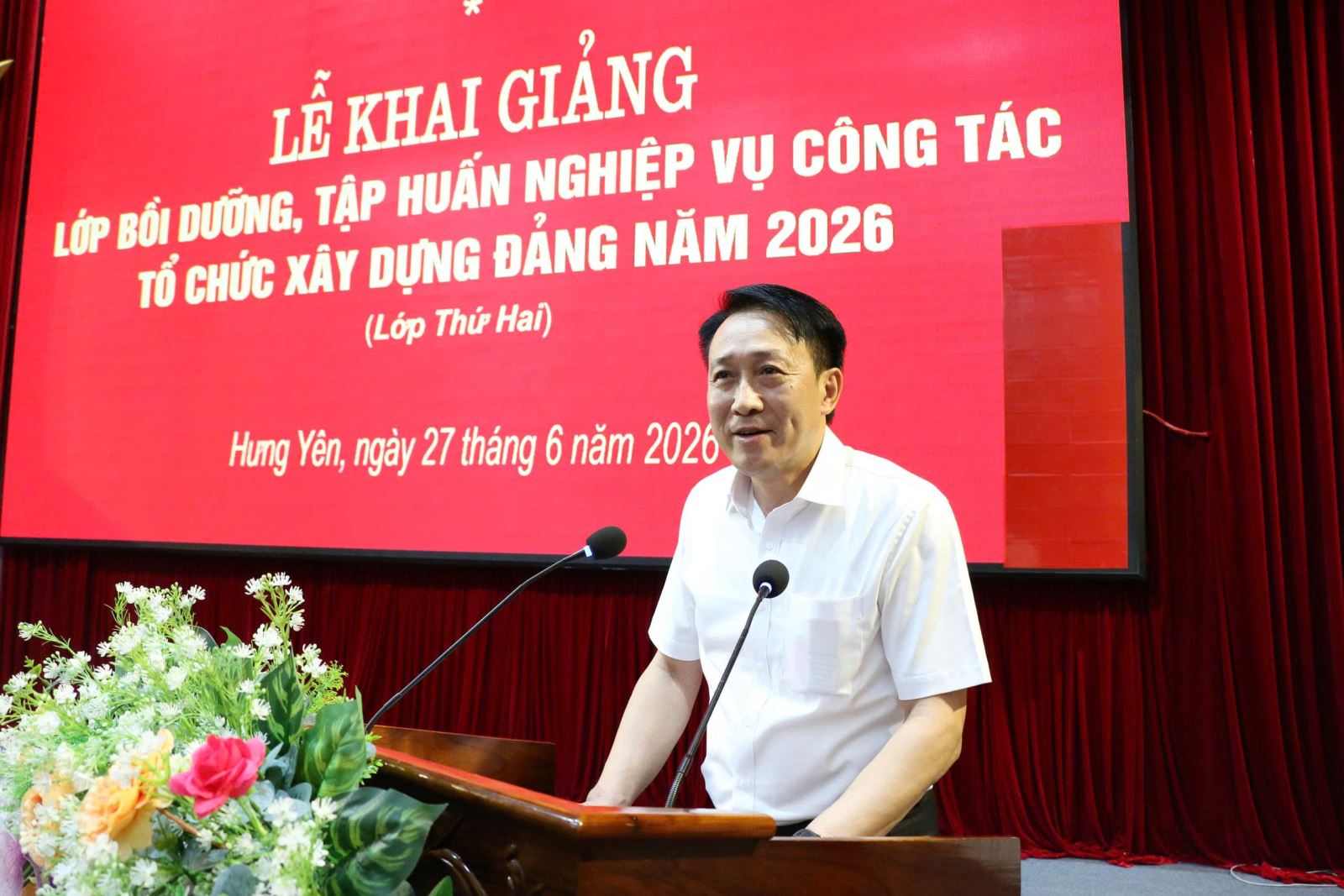 Đồng chí Phạm Văn Khuê, Ủy viên Ban Thường vụ Tỉnh ủy, Trưởng Ban Tổ chức Tỉnh ủy phát biểu Khai giảng (lớp thứ hai))