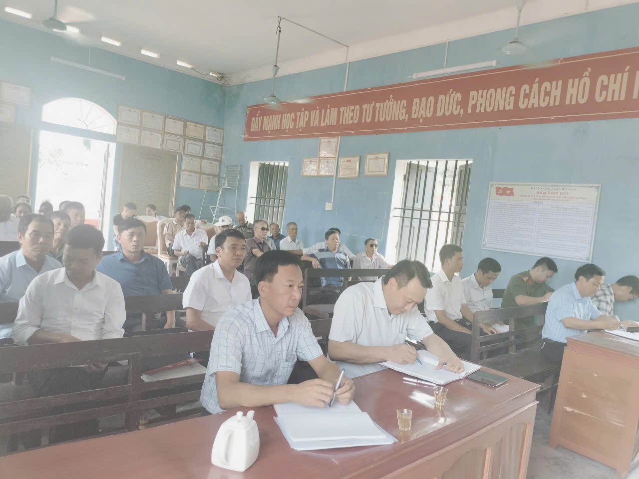 Sinh hoạt chi bộ thường kỳ thôn Trình Uyên